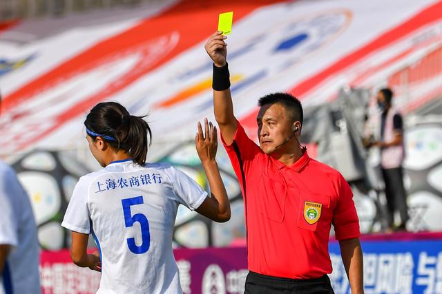 欧洲金靴实时榜单：莱万领跑 萨拉赫位列次席